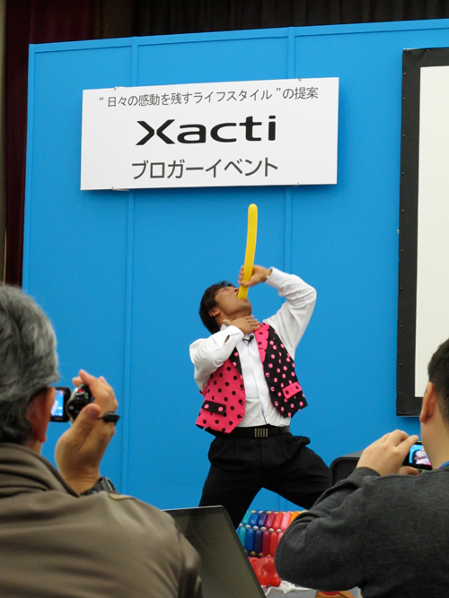Xacti ブロガーイベント 風船太郎さんのパフォーマンス