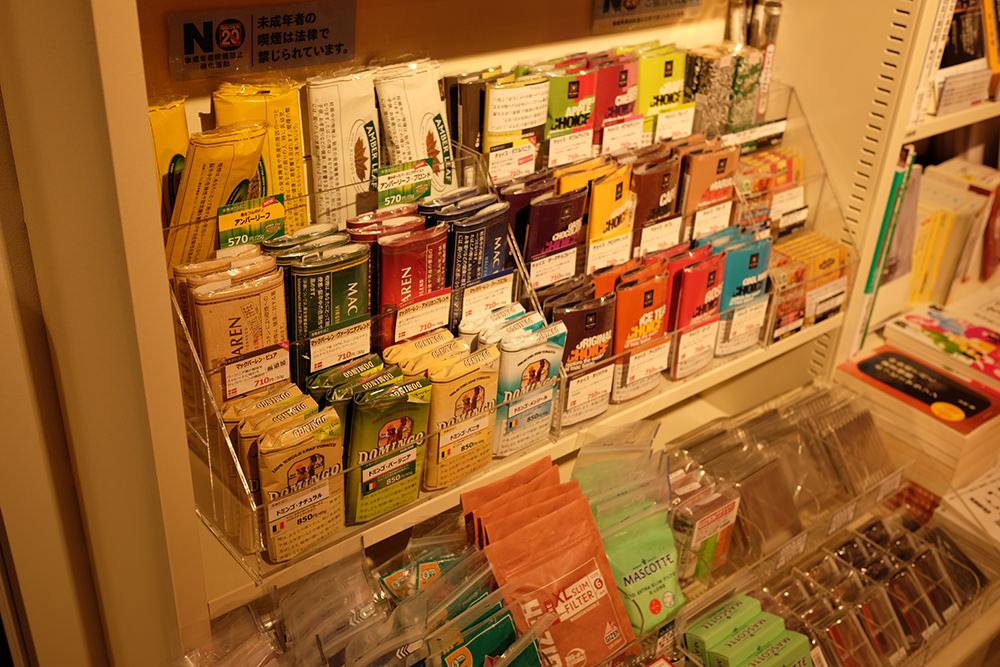  タバコまで売っている| HMV&BOOKS TOKYO