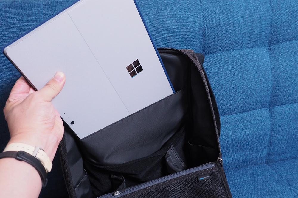 「Surface Pro 4」は「ひらくPCバッグ mini」に入るか