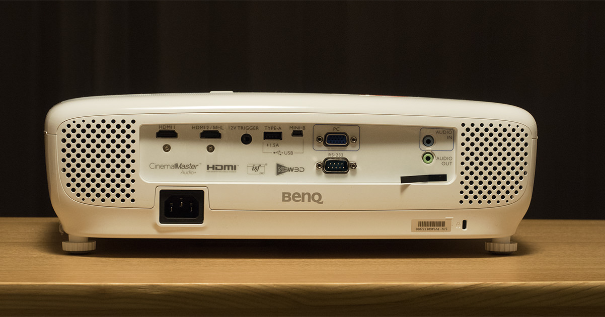 BenQ 超短焦点プロジェクター「HT2150ST」