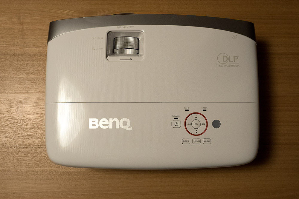 BenQ 超短焦点プロジェクター「HT2150ST」
