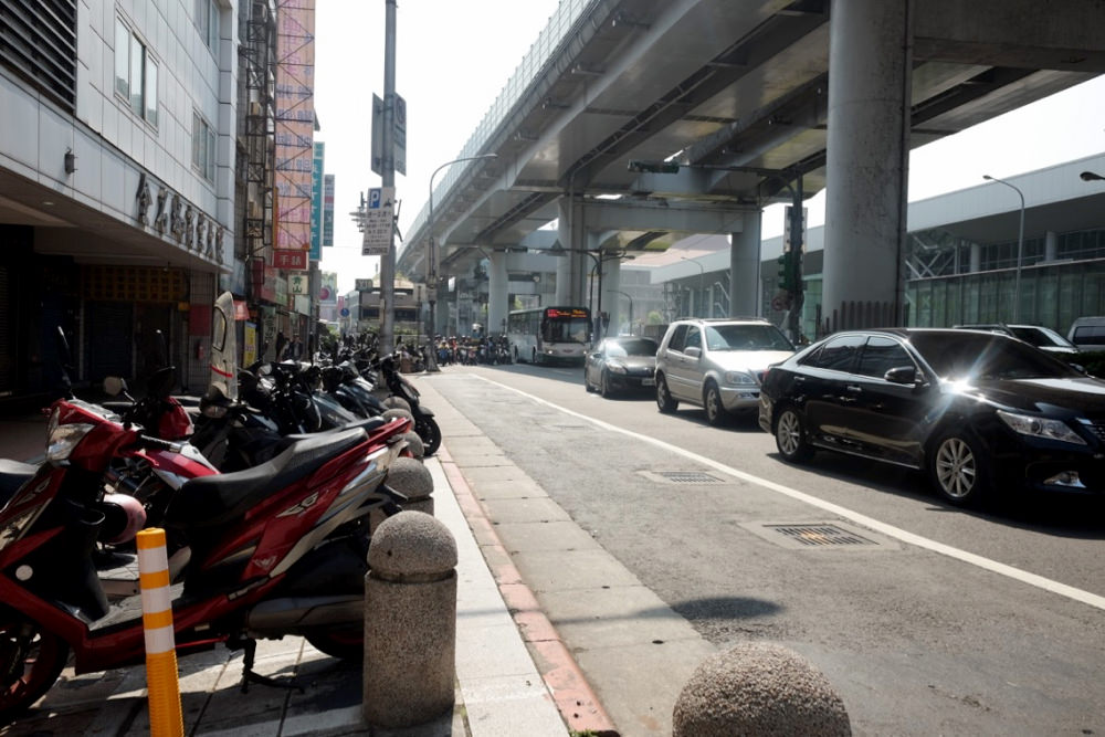 台北の街は、やっぱりスクーターが多い。