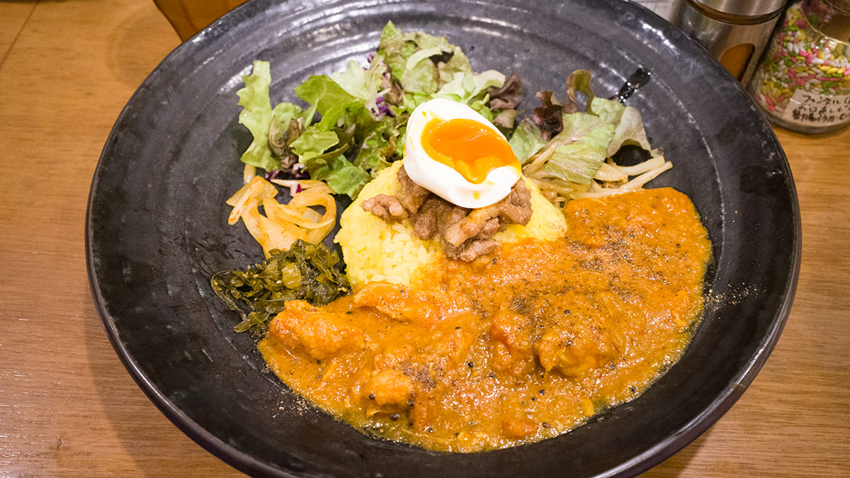 「SPICY CURRY 魯珈」初訪問、チキンカレーのプレートおいしかった！